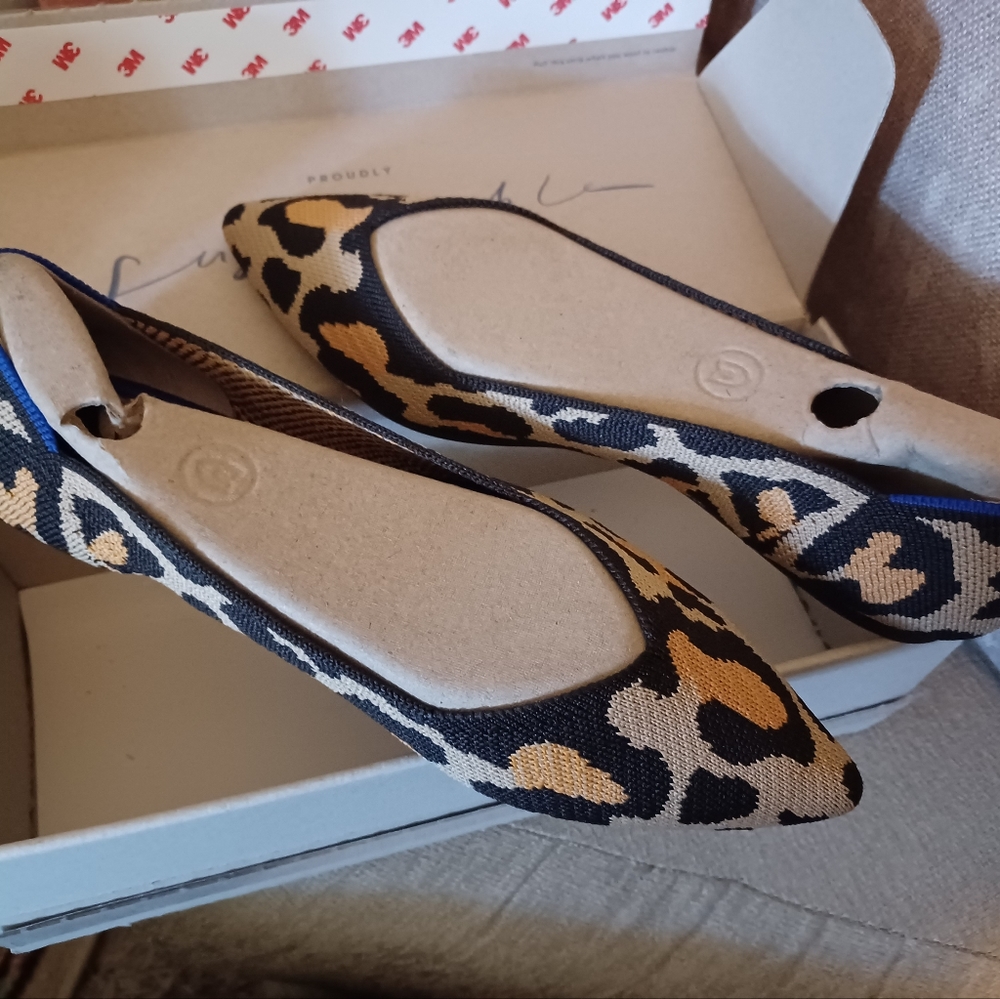 Rothys, Size 8, Big Cat (Leopard)